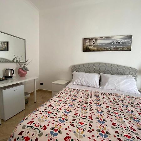 Отель Falu Napoli Centro Camera Con Cucina E Bagno Privato Экстерьер фото